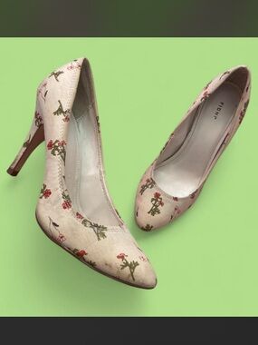 FIONI floral court pumps cream and pink size 6.5
